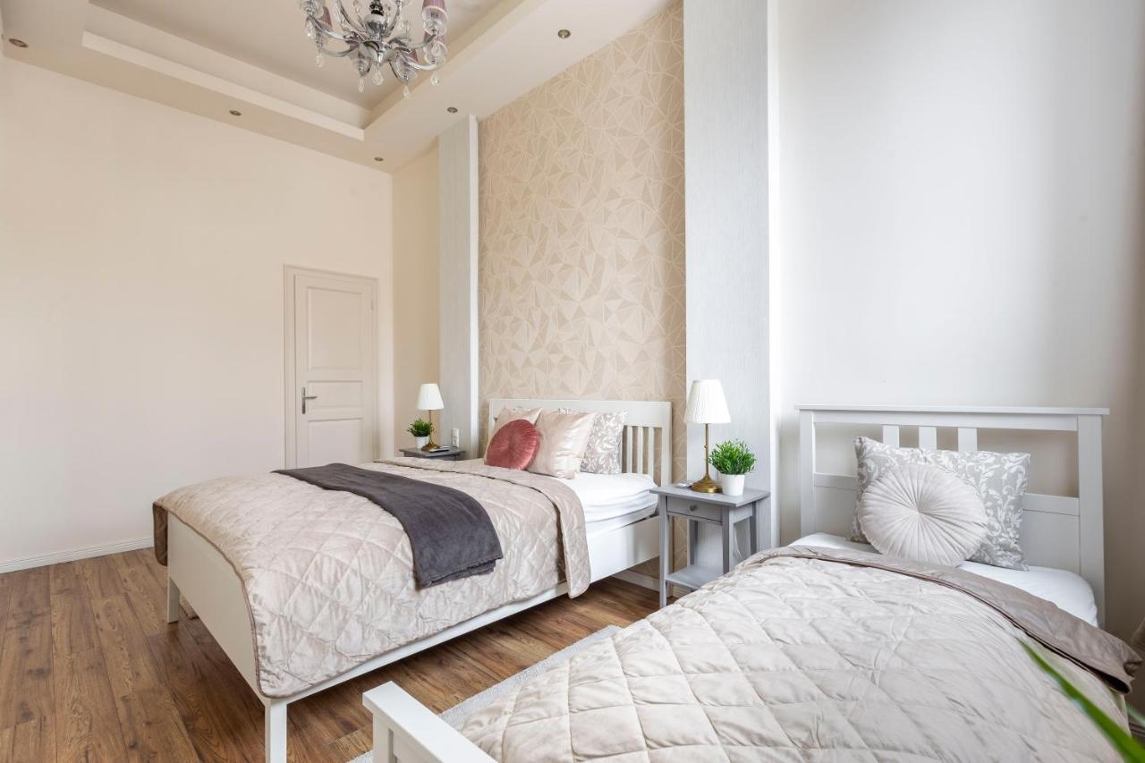 Luxurious Central Apartment In Liszt Ferenc Square Budapest Exterior photo