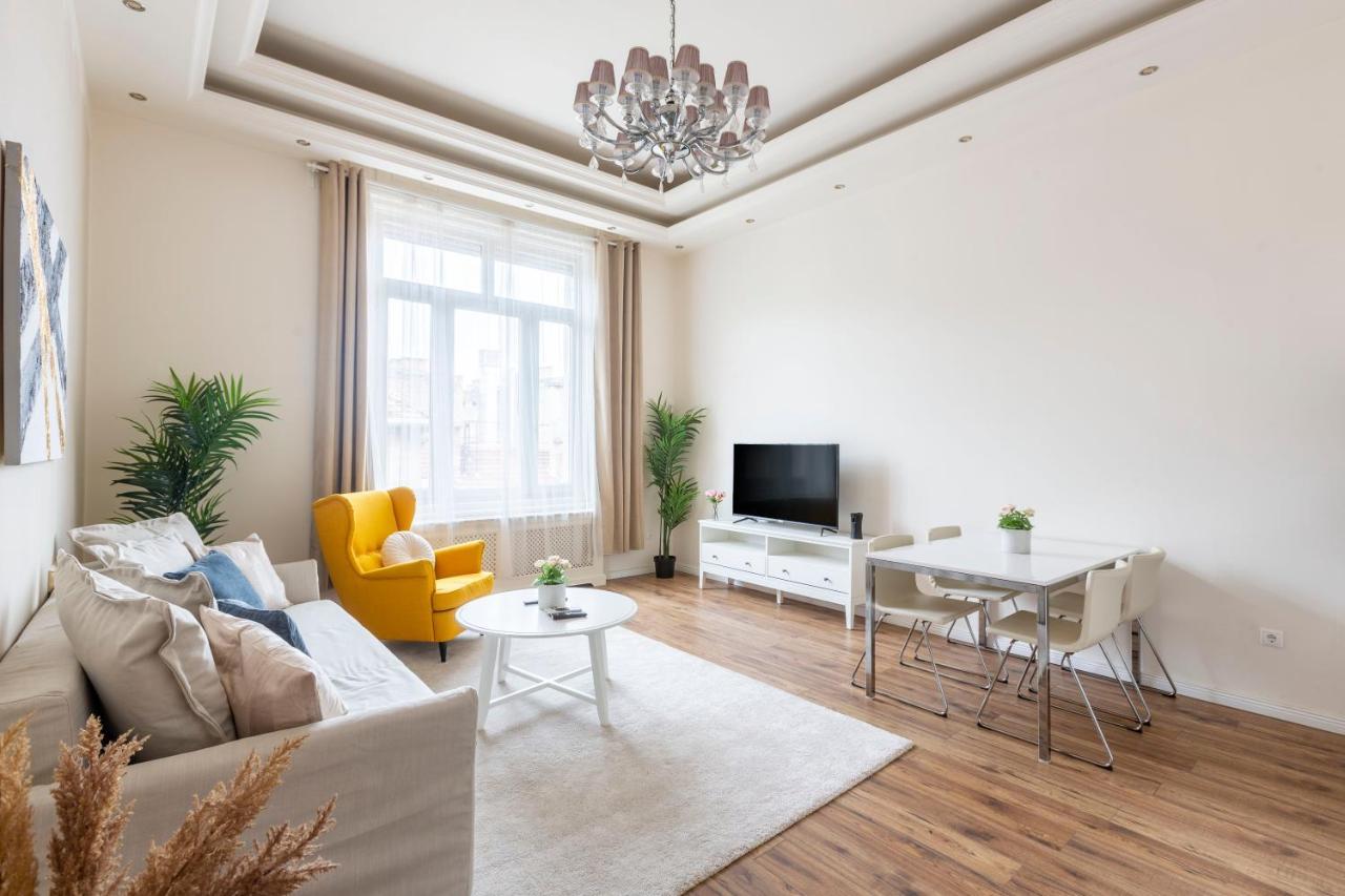 Luxurious Central Apartment In Liszt Ferenc Square Budapest Exterior photo
